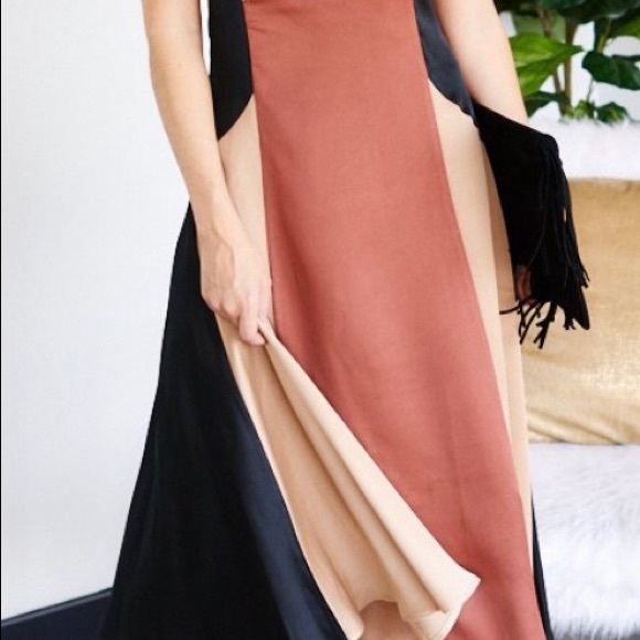 Dress - Picture 2 of 4